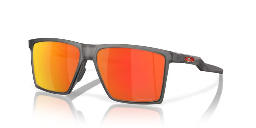 Oakley Futurity Sun Satin Grey Smoke_Prizm Ruby Polarised