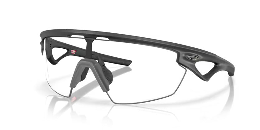 Oakley Sphaera Carbon_Clear to Black Photochromic